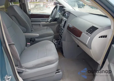 2010 Chrysler Town & Country Touring из США, поврежденный, VIN 2A4RR5D19AR309206